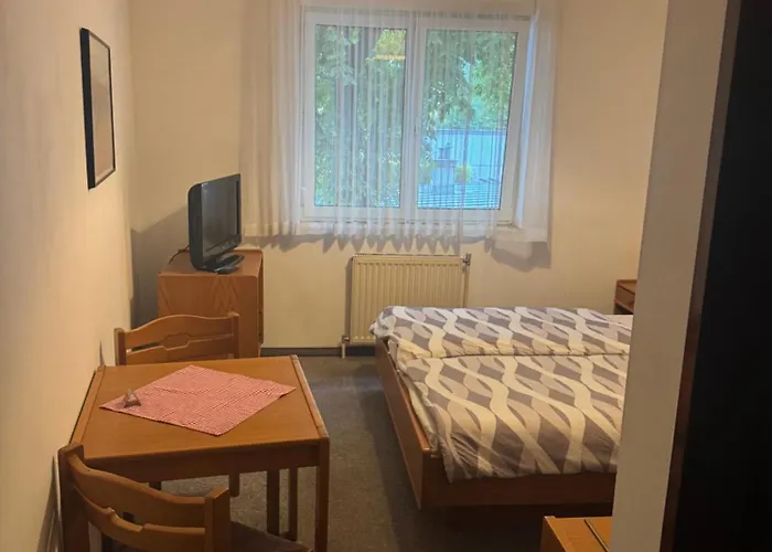 Konukevi Kronberger Haus Oberlaa Viyana